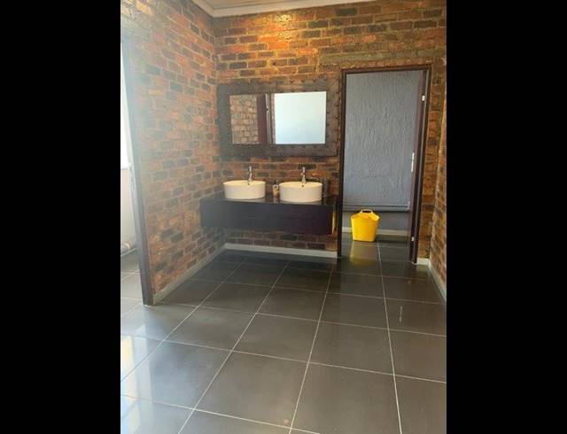312M² OFFICE FOR SALE IN NEWTOWN